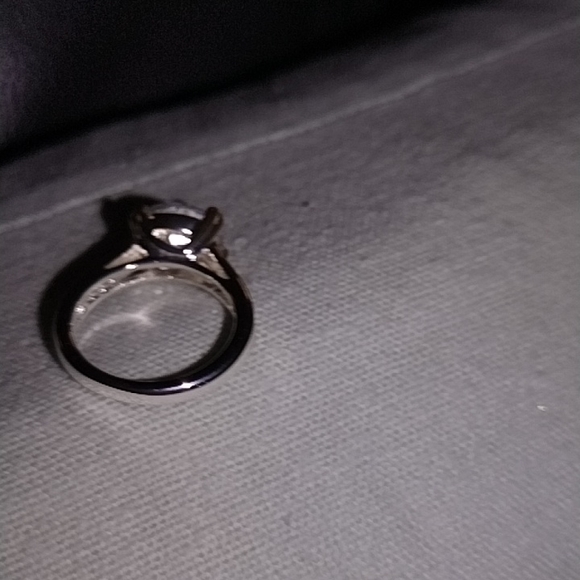 2 piece engagement ring set - Picture 9 of 12